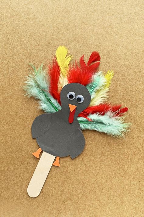 Cute popsicle stick turkey craft. This adorable turkey craft comes with a free printable turkey template. Add feathers and googly eyes and you've got a fun thanksgiving craft. A fun popsicle stick craft for kids. Thanksgiving Turkey Feather Craft, Feather Turkey Craft For Kids, Turkey With Feathers Craft, Turkey Feathers Craft, Turkey Arts And Crafts, Feather Crafts For Kids, Thanksgiving Crafts Easy, Turkey Feather Crafts, Turkey Art Projects For Kids