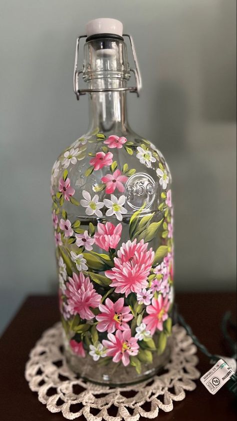 Glass Bottle Painting Aesthetic, Painting Alcohol Bottles, Painted Glass Jars Diy, Hand Painted Jars, Painting On Jars, Painting On Jar, Glass Jar Painting Ideas, Glass Vase Painting Ideas, Painting Wine Bottles