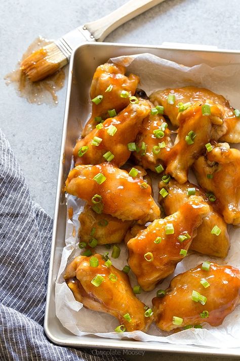 Sweet And Sour Chicken Wings, Sweet Chili Wings, Beef Stew Stove Top, Super Bowl Essen, Wings Recipe Baked, Wings In The Oven, Crispy Baked Chicken Wings, Baked Buffalo Chicken, Baked Wings