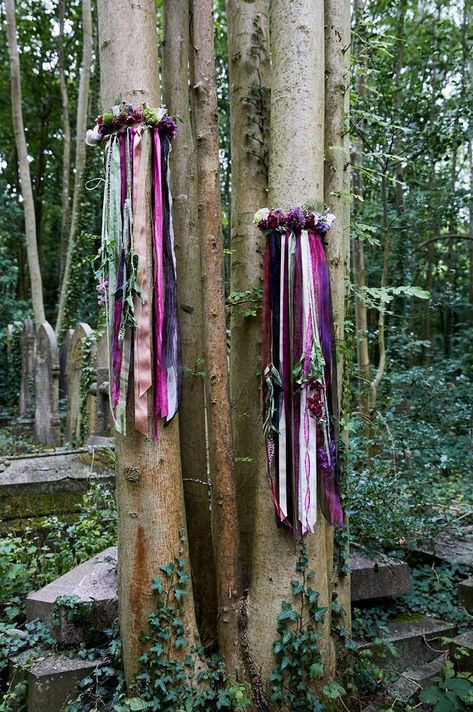 Pagan Wedding Flowers, Faerie Wedding Aesthetic, Enchanted Woods Party, Fantasy Theme Party Decoration, Enchanted Forest Birthday Party Decoration, Woodland Aisle, Enchanted Fairy Wedding, Forest Witch Wedding, Forest Handfasting