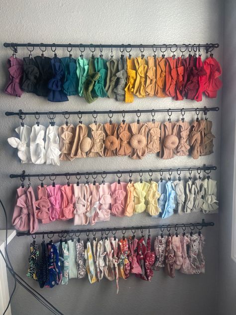 Bow Storage Ideas Diy, Hair Bow Storage Ideas Diy, Dollar Tree Diy Bow Holder, Hair Bow Wall, Newborn Bow Organization, Headband Hanger Diy, Organizing Bows And Headbands, Nursery Hair Bow Holder, Bow Hanging Ideas Nursery