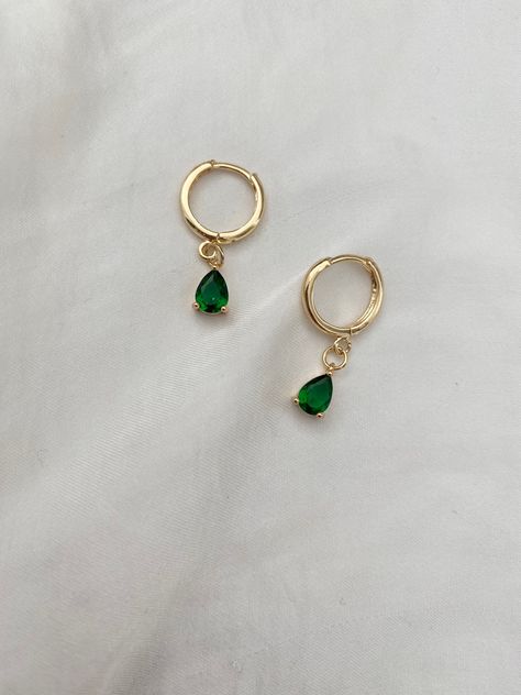 Brand new  💕Handmade by yours truly  Beautiful high quality and lead free. Huggies, charm and all findings are 18K gold plated and tarnish resistant.  COLOURGold  SIZE0.9x0.6x0.45 Charm 2.5cm TL Material18K Plated Gold Brass Weight3.8g 💌 Price includes free untracked shipping within Australia *These earrings are made to sit side facing. Please refer to try on picture. **These huggies have an 1mm thick ear pin which may not be be suitable for those who don't wear earrings often or are only used Jewelry Accessories Ideas, Dope Jewelry, Classy Jewelry, Party Earrings, Jewelry Lookbook, Girly Jewelry, Green Emerald, Jewelry Inspo, Dream Jewelry