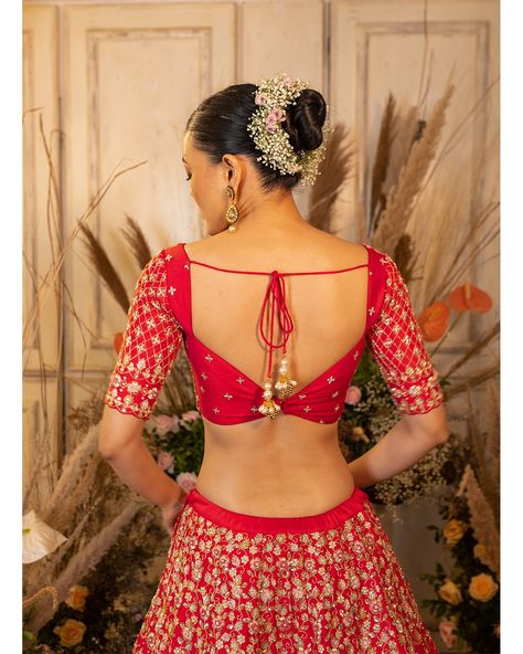 Red Saree Blouse Designs Latest, Back Design Saree Blouse, Bridal Lehenga Blouse Designs Back, Back Neck Designs For Lehenga, Red Blouse Back Neck Designs, Trendy Blouse Neck Designs, Lehenga Blouse Back Designs Latest, Red Lehenga Blouse Designs, Backless Lehenga Blouse