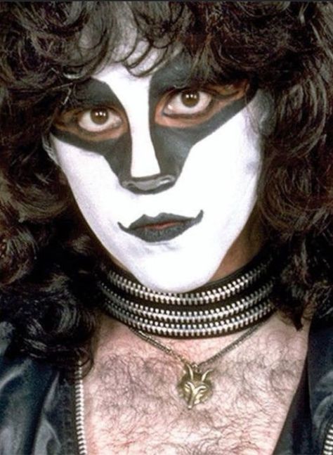 Vinnie Vincent, Kiss Images, Eric Carr, Kiss Members, 80s Hair Bands, Peter Criss, Kiss Army, Kiss Pictures, Paul Stanley