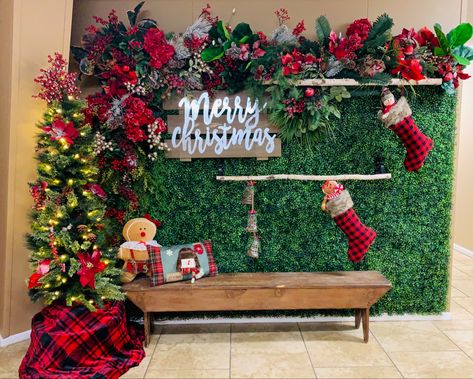 Grass Wall Christmas Backdrop, Christmas Flower Wall, Christmas Selfie Station, Christmas Photo Wall, Christmas Backdrops For Photos, Christmas Stage Decorations, Christmas Photobooth, Diy Christmas Backdrop, Christmas Party Backdrop