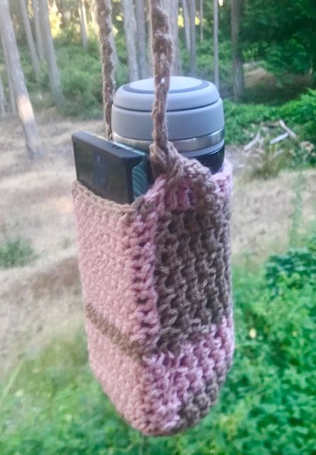 How to Crochet a Water Bottle/Phone Holder Crochet Gift Patterns, Free Christmas Gift Ideas, Carroway Crochet, French Press Cozy, Crochet Water Bottle, Crochet Bralette Pattern, Crochet Water Bottle Holder, Bralette Pattern, Fall Crochet Patterns