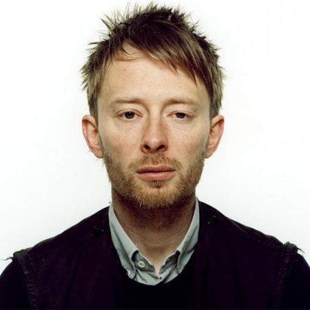 Thom Yorke Radiohead, Emo Memes, Thom Yorke, Weezer, Radiohead, Film Movie, First Photo, Radios, One Pic