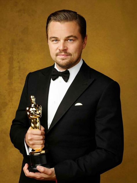 Leonardo Dicaprio won the Academy Award for Best Actor for the film The Revenant in 2016. Leonardo Dicaprio Oscar, Leonardo Dicaprio Photos, Leo And Kate, Best Actor Oscar, Oscar Award, Patrick Swayze, Leo Dicaprio, Person Of Interest, The Revenant