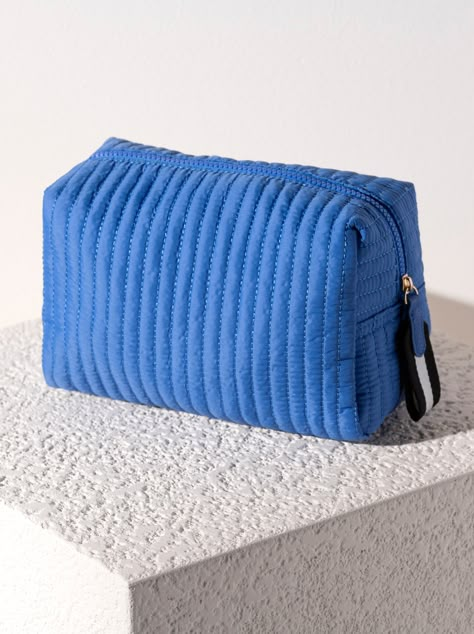 Perfect your on-the-go lifestyle with Shiraleah’s Ezra Large Boxy Cosmetic Pouch. This pouch features a quilted nylon body, and a boxy silhouette, perfectly pairing the Shiraleah’s Ezra Totes. Measuring L 9" × W 4" × H 6", and equipped with an inner zip pocket, and 2 inner slip pockets, the Ezra Cosmetic Pouch is perfect for storing your makeup, toiletries, or any odds and ends you may have. Pair with other items from Shiraleah to complete the look! Ultramarine L 9" × W 4" × H 6" Nylon Top Zip C Makeup Bag Ideas, Makeup Brush Storage, Large Cosmetic Bag, Large Pouch, Vintage Purses, Blue Quilts, Blue Makeup, Travel Toiletries, Orange Bag