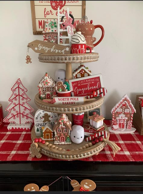 Gingerbread Kitchen Cabinets, Gingerbread Kitchen Christmas, Gingerbread Kitchen Decorating Ideas, Holiday Bars, Gingerbread Kitchen, Gingerbread House Ideas, Gingerbread Art, Gingerbread Tree, Christmas Entry