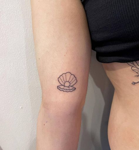 Minimalist oyster and pearl tattoo on the inner arm. Open Clam Shell Tattoo, Oyster Pearl Tattoo, Shell Tattoos For Women, H2o Tattoo, June Tattoo Ideas, Small Hip Tattoo, Oyster And Pearl, Aphrodite Tattoo, Pearl Tattoo