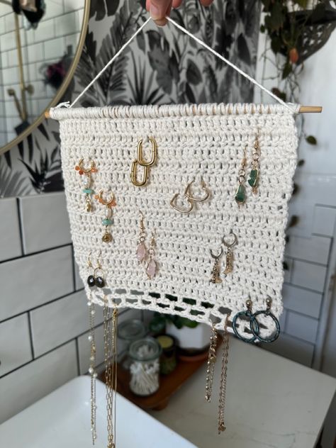 Crochet Hanging Shelves, Jewelry Hanging Organizer, Displaying Crochet Items, Crochet Wall Jewelry Holder, Crochet Earring Display, Crochet Jewelry Hanger Pattern, Crochet Earring Organizer, Jewellery Hanger Crochet, Crochet Things For Bedroom