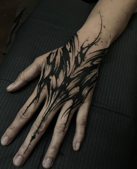 Tattoo Main, Herren Hand Tattoos, Dark Lettering, Blackout Tattoo, Gothic Tattoo, Hand Tattoos For Guys, Black Ink Tattoos, Elegant Tattoos, Abstract Tattoo