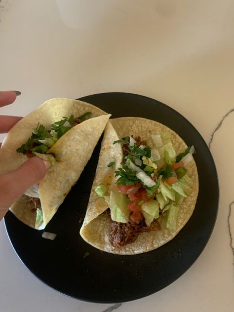 delicious easy at home tacos Home Tacos, Tacos Aesthetic, Tacos At Home, Food Heaven, Recipes From Heaven, Taco Tuesday, I Love Food, Aesthetic Food, Home Made