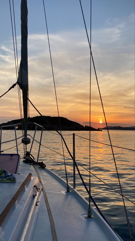 Sailing Aesthetic Wallpaper, Mare Aesthetic, Sailing Wallpaper, Sailing Aesthetic, Coastal Life, Sunset Lover, Dream Lifestyle, Red Car, Luxury Yachts