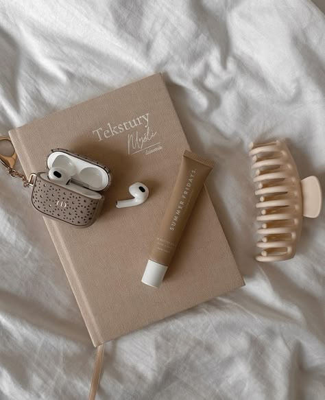 Aesthetic Objects, Airpods Apple, Image Swag, Cream Aesthetic, Beige Wallpaper, Beige Aesthetic, Ipad Apps, Brown Aesthetic, Winter Aesthetic