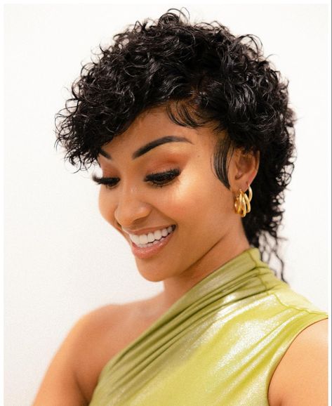 Shensea Aesthetic, Shenseea Hairstyles, Ig Models, Love Natural, Braids Wig, Natural Curls, Highlighter, Short Hair Styles, Wigs