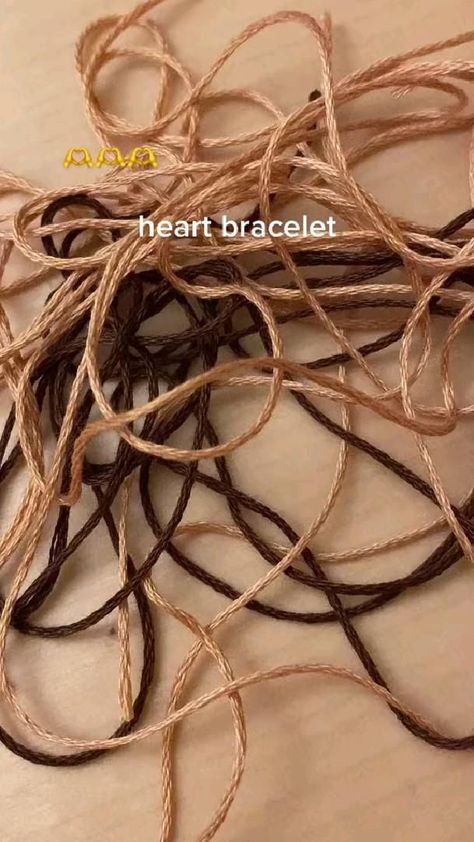 Diy Bracelets For Boyfriend, Brazilian Bracelet, Diy Bracelets With String, Diy Friendship Bracelets Tutorial, Friendship Bracelet Patterns Easy, Homemade Bracelets, Cute Friendship Bracelets, Бисер Twin, Bracelets For Boyfriend