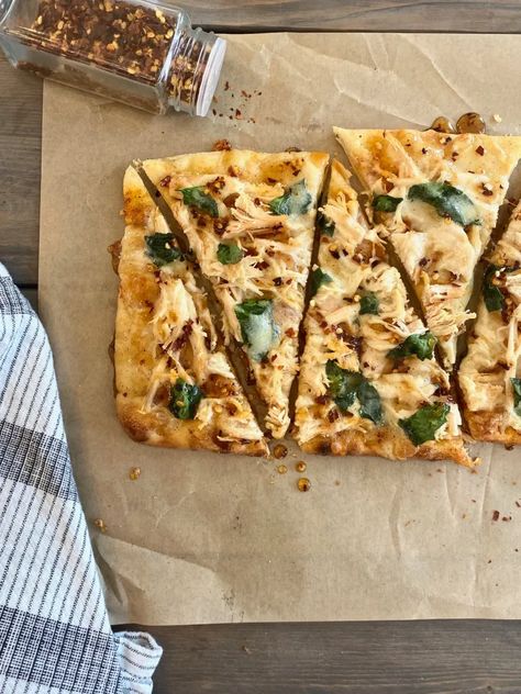 Hot Honey Chicken Flatbread - Simply Altered Eats Hot Honey Chicken Flatbread, Hot Honey Chicken Pizza, Hot Honey Flatbread, Honey Flatbread, Honey Siracha Chicken, Chicken Flatbread Recipes, Chicken Flatbread Pizza, Hot Honey Chicken, Honey Chipotle Chicken