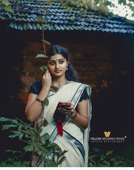 Presets Lightroom Free, Gossip Girl Outfits, Wedding Frame, Village Photography, Indian Photoshoot, Saree Photoshoot, Preset Lightroom, Best Photo Poses, Yellow Wedding