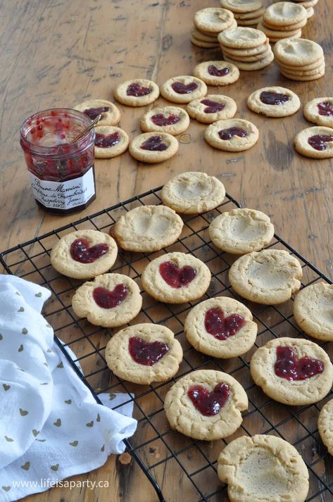 Peanut Butter Thumbprint Cookies: these peanut butter cookies have heart shaped thumbprint centres that are filled with jam or jelly. Heart Thumbprint Cookies, Butter Thumbprint Cookies, Peanut Blossom Cookies, Peanut Butter Thumbprint Cookies, Cookies Heart, Peanut Blossoms, Peanut Butter Blossom Cookies, Classic Peanut Butter Cookies, Thumbprint Cookies Recipe