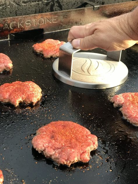 Outdoor Griddle Recipes, Smashed Burgers, Griddle Cooking Recipes, Smash Burgers, Blackstone Grill, Cooking Stone, Flat Top Grill, Griddle Recipes, Griddle Cooking