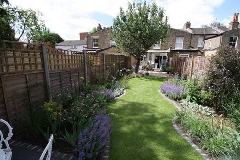 Terrace House Garden Ideas, Garden Ideas Terraced House, Terrace House Garden, Terraced House Garden, London Terrace House, Garden Ideas Uk, Curved Patio, Terrace Garden Ideas, Narrow Garden