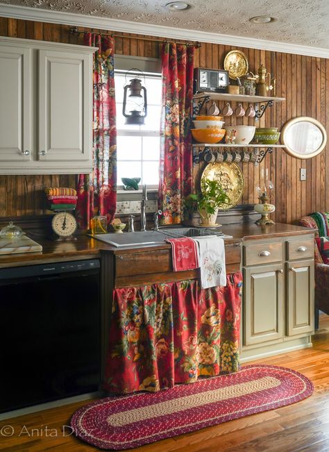 Timeless Decorating, Apothecary Kitchen, Inspiring Kitchens, Farmhouse Christmas Kitchen, Sink Skirt, Cottage Farmhouse Decor, Whispering Pines, Casa Country, Fall Kitchen