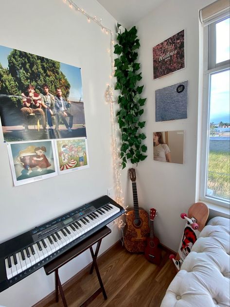 Clean Indie Aesthetic, Room Inspo Simple Aesthetic, Room Ideas For Musicians, Musician Room Decor, Wallows Your Apartment, Room Decor Skater Aesthetic, Musician Bedroom Ideas, Musician Room Ideas, Musician Bedroom Aesthetic