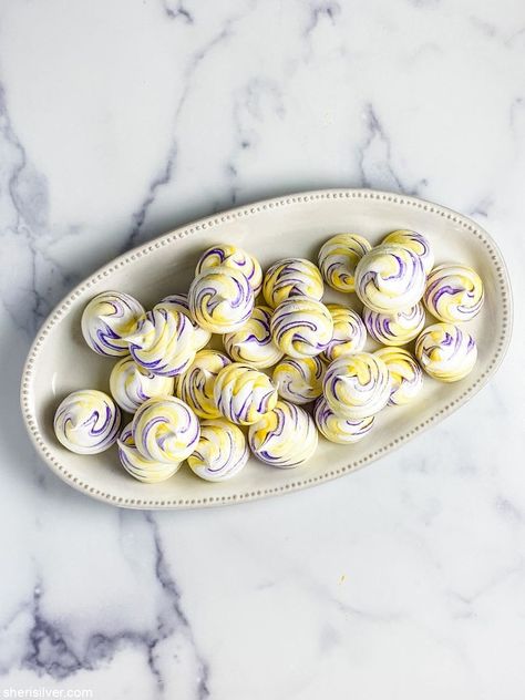 Lemon Meringues, Lavender Food, Menu Photography, Perfect Meringue, How To Make Meringue, Passover Table, Infused Sugar, Shortbread Bars, Lavender Lemon