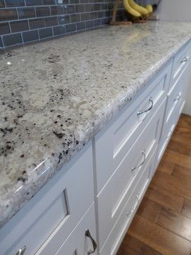 Bianco Romano Granite, White Granite Kitchen, White Granite Countertops, Kitchen Remodel Countertops, Outdoor Kitchen Countertops, Kitchen Countertop Materials, Countertops Kitchen, Countertop Design, Granite Countertops Kitchen