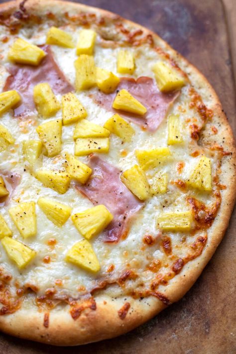 Pizza Dough To Freeze, Freeze Pizza, Hawaiian Pizza Recipe, Pineapple Pizza Recipes, Ham And Pineapple Pizza, Freeze Pizza Dough, Pizza Easy, Pizza Crust Dough, Crumb Recipe