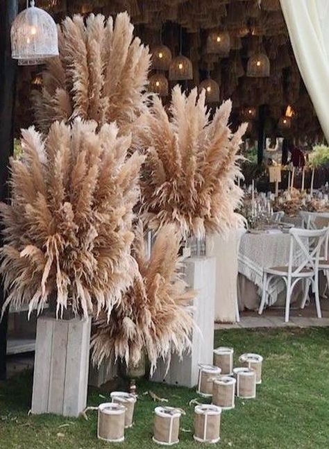 Wedding Plants Decor, Wedding Bouquet Pampas, Pampas Grass Wedding Decor, Pampas Christmas, Pampas Grass Wedding Bouquet, Grass Wedding Bouquet, Grass Wedding Decor, Copper Wedding Theme, Beach Wedding Ceremony Arch