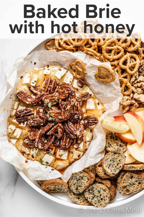 Honey Baked Brie, Homemade Hot Honey, Baked Brie Honey, Honey Appetizers, Honey Brie, Brie Cheese Recipes, Hot Honey Recipe, Pecan Baked Brie, Baked Brie Appetizer