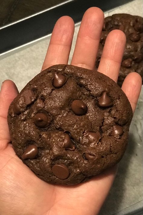 Chocolate Cookies Aesthetic, Double Chocolate Chip Cookie, Cookies Aesthetic, Food Therapy, Easy Baking Recipes Desserts, Yummy Comfort Food, Christmas Dishes, Food Drinks Dessert, Unhealthy Food