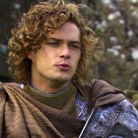 Kiss me ❤️💋❤️ #FinnJones #LorasTyrell #SirLorasTyrell #KnightOfFlowers #HouseTyrell #GameOfThrones #GoT Knight Of Flowers, Loras Tyrell, Game Of Thrones Show, Finn Jones, Academia Aesthetic Outfit, The Defenders, Growing Strong, Hbo Game Of Thrones, Game Of