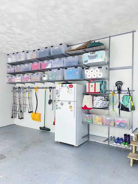 Easy Garage Storage, Organized Garage, Garage Storage Inspiration, Garage Organization Tips, Garage Organisation, Garage Storage Ideas, Casa Clean, Garage Renovation, Garage Storage Solutions