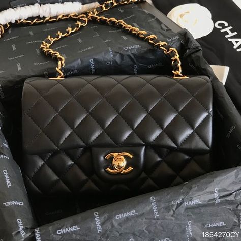 Black And Gold Chanel Bag, Black Chanel Flap Bag, Channel Flap Bag, Chanel Lambskin Bag, Chanel Small Classic Bag, Chanel Bags Black, Black Bag With Gold Chain, Classic Flap Chanel, Chanel Black Bag