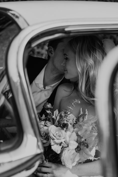 Classic Car Wedding, Ace Hotel Wedding, Vintage Car Wedding, Wedding Portrait Poses, Colorado Wedding Photography, Palm Springs Wedding, Wedding Photos Poses, Photo Couple, Wedding Shots