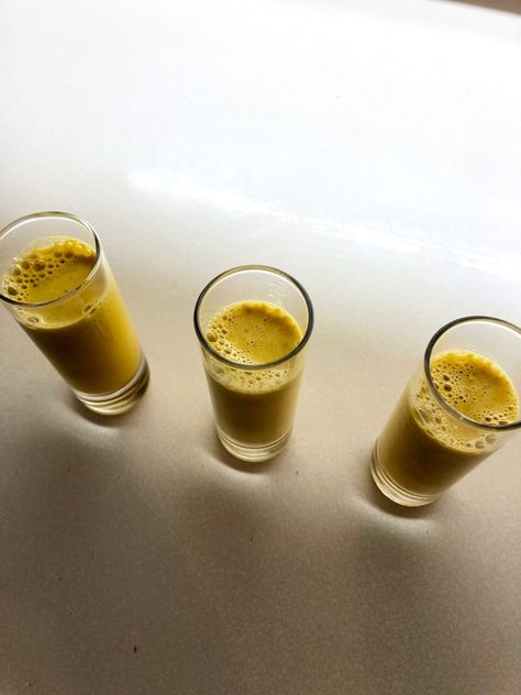 Cheap Liquor, Ginger Shot Recipe, Fresh Turmeric Root, Ginger Shots, Diy Wellness, Turmeric Shots, Natural Electrolytes, Vitamix Blender, Ginger Shot