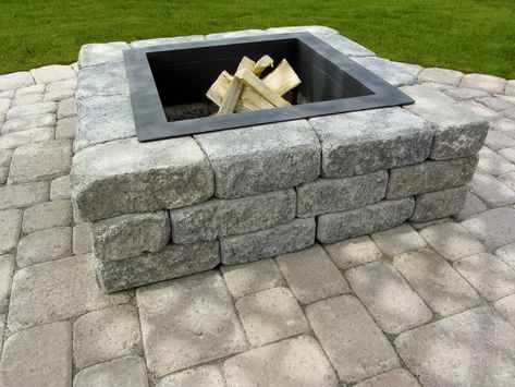 Diy Square Fire Pit, Bbq Ideas Backyard, Paver Fire Pit, Square Fire Pit Cover, Brick Fire Pit, Glass Fire Pit, Fire Pit Landscaping, Fire Pit Kit, Cool Fire Pits