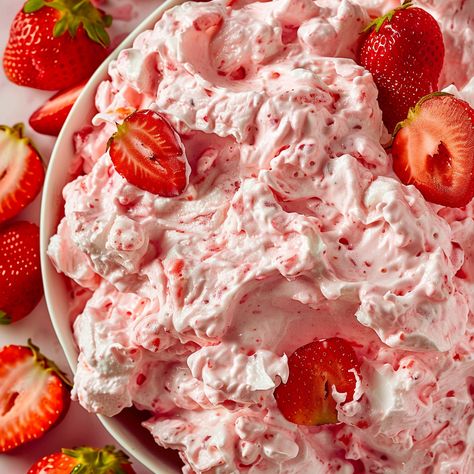 Strawberry Fluff Salad Strawberry Fluff Salad, Frozen Strawberry Recipes, Jello With Fruit, Fluff Salad Recipes, Strawberry Fluff, Fluff Salad, Fluff Recipe, Fluff Desserts, Ww Desserts