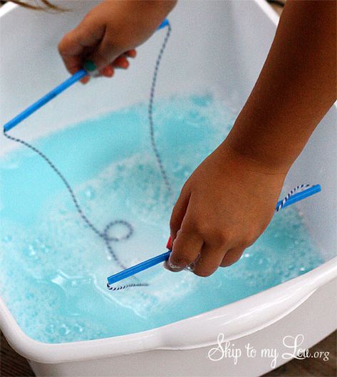 Giant Bubble Recipe, Giant Bubble Wands, Bubble Mix, Bubble Recipe, Bubble Activities, Homemade Bubbles, Bubble Fun, Giant Bubbles, Bubble Party