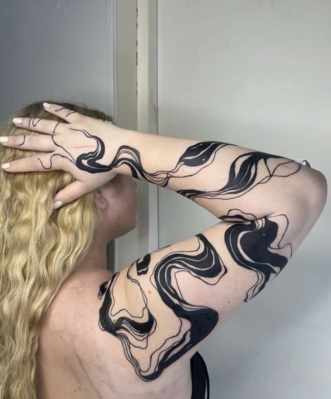 Tattoos With Minimal Color, Wiggly Line Tattoo, Swirly Abstract Tattoo, Abstract Leg Sleeve Tattoo, Spiral Sleeve Tattoo, Swirl Tattoo Sleeve, Swirly Tattoo Sleeve, Flowy Tattoo Sleeve, Flowing Ink Tattoo