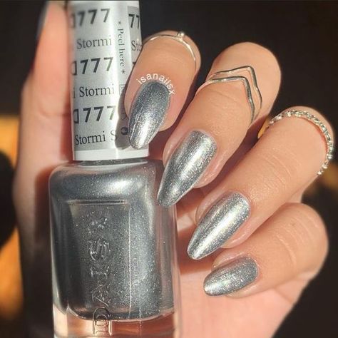 Daisy Nail Designs, INC. on Instagram: "@isanailsx in Stormi DND777 x 2020 Winter Collection. An eye catching silver shimmer that only requires 2 coats for full coverage. Click the link in our bio to shop as a duo or purchase gel/lacquer separately🤍" Silver Shimmer Nails, Daisy Nail Designs, Silver Nail Polish, Dnd Gel Polish, Nail Shimmer, Daisy Nails, Gel Lacquer, Silver Nails, Gel Color