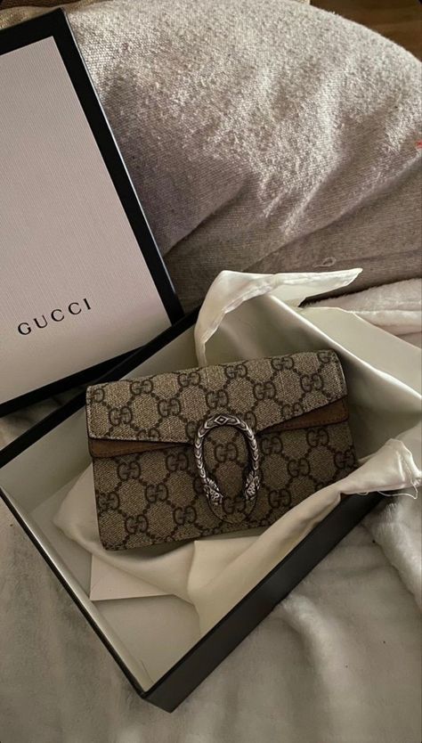 Gucci Bag Outfit, Dionysus Super Mini Bag, Gucci Bag Dionysus, 00s Mode, Makeover Bedroom, Luxury Bags Collection, Gucci Purse, Handbag Essentials, Girly Bags