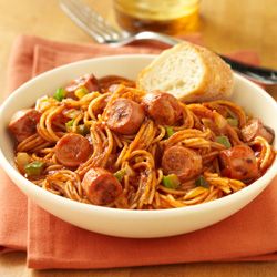 Fideo with Vienna Sausage... Vienna sausages mix with fideo macaroni, tomato, onion, garlic and green pepper for a quick and delicious Mexican-style pasta Vienna Sausages, Sausage Meals, Tomatoes Sauce, Prov 31, Vienna Sausage, Pasta Ideas, Canned Meats, Sausage Dinner, Ready Set Eat