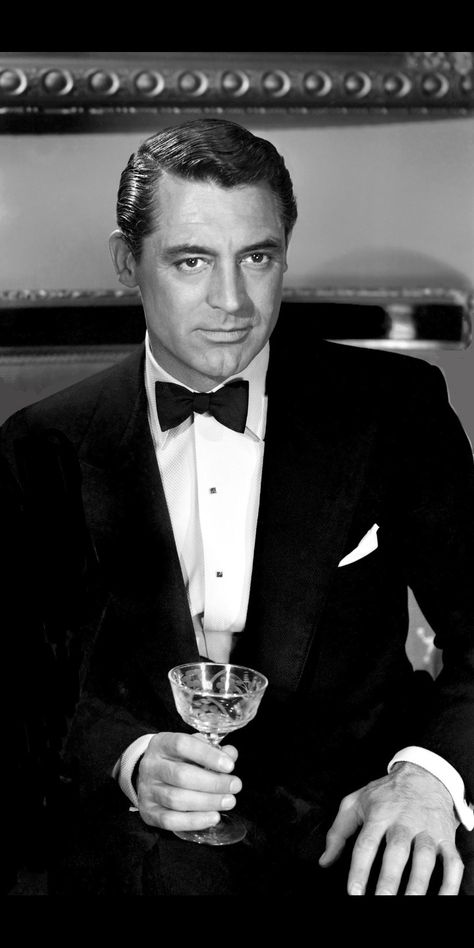 Cary Grant Cary Grant Aesthetic, Fitzgerald Grant, Gary Grant, Classic Film Stars, Leading Men, Vintage Mens Fashion, Cary Grant, Marlon Brando, Fashion Decor