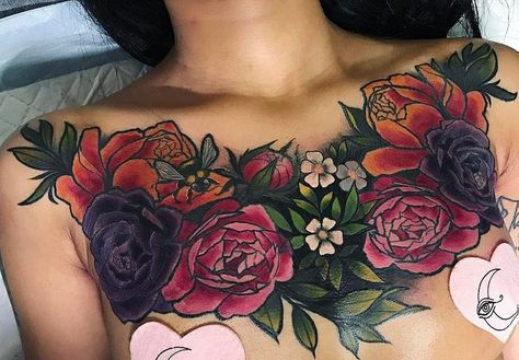 wow !!! Chest Tattoo Cover Up, Rose Chest Tattoo, Cover Up Tattoos For Women, Tattoo Trend, Tattoos For Women Flowers, Cool Chest Tattoos, Pieces Tattoo, Chest Tattoos, Chest Tattoos For Women