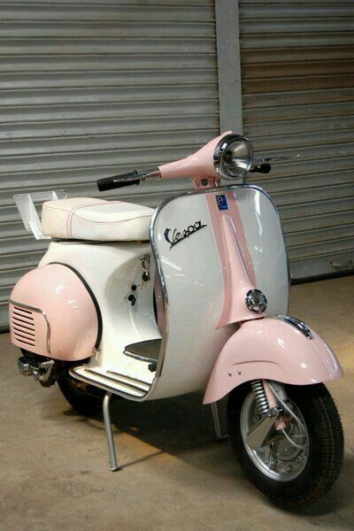 Pink Vespa! Pink Vespa, Vintage Vespa, Image Moto, Vespa Scooter, Motorcycles And Scooter, Vespa Vintage, Vespa Lambretta, Scooter Girl, Vespa Scooters